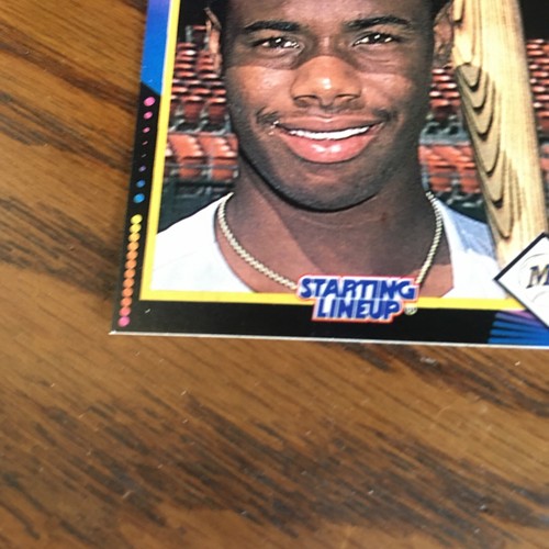 1992 Starting Lineup #24 Ken Griffey Jr. Seattle Mariners - Picture 2 of 5