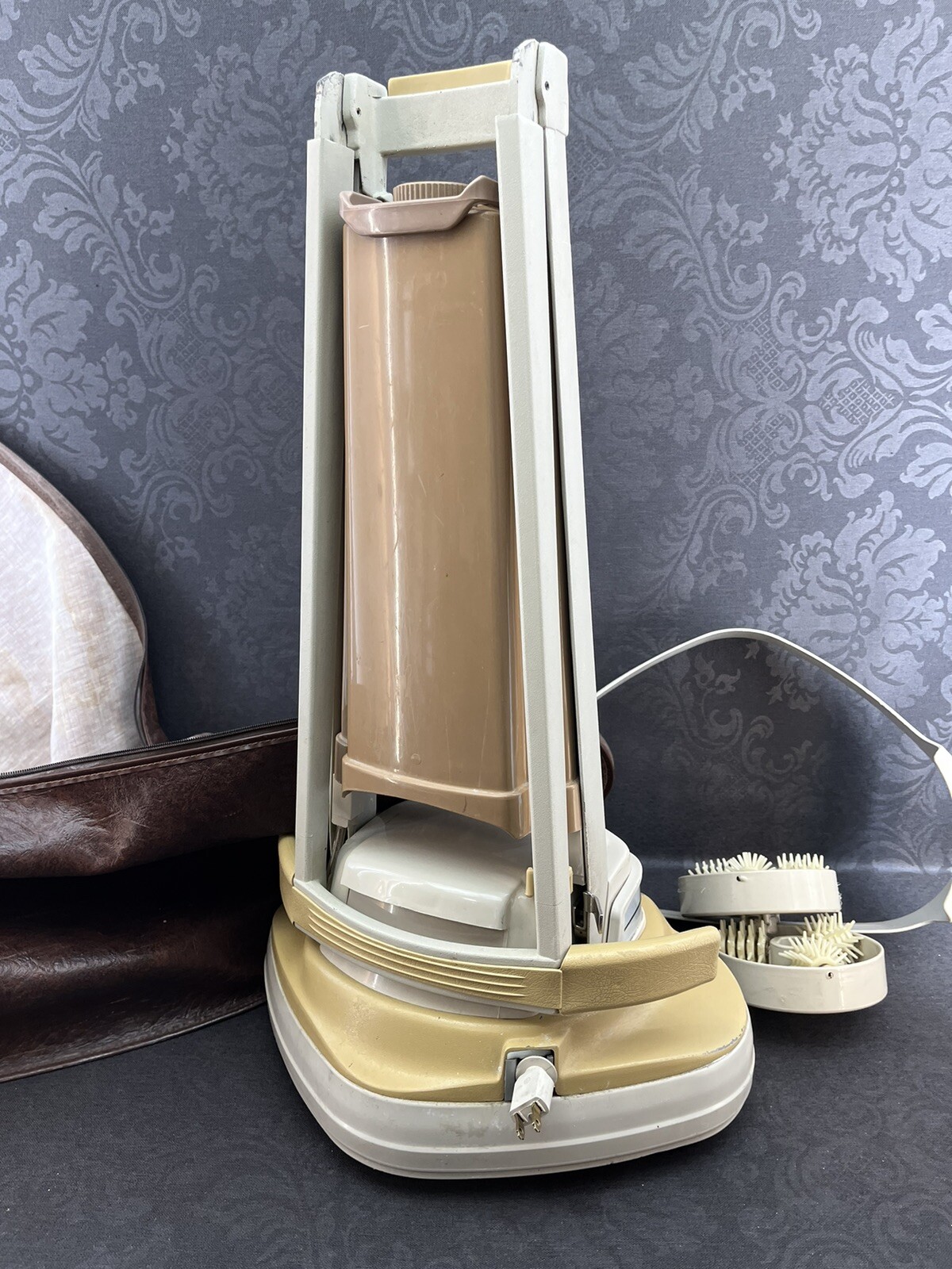 Electrolux B25 Floor Shampooer Cleaner W/ Brushes Nap Lifter Case