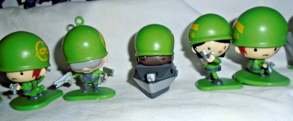 MGA Impresionante Pequeño Hombre Verde Lote 23 Figuras Ejército Vehículos Barco Motocicleta Tanques Foto 4 de 4