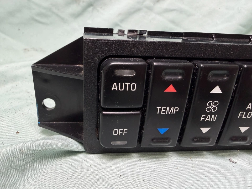 1997-2005 Buick Park Avenue Automatic Climate Control Heater Control 16202304 - Image 2 of 4
