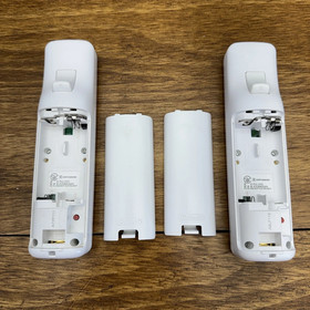 Nintendo OEM Wii Remote Controller Lot of 2 Tested Working Free Shipping Wiimote