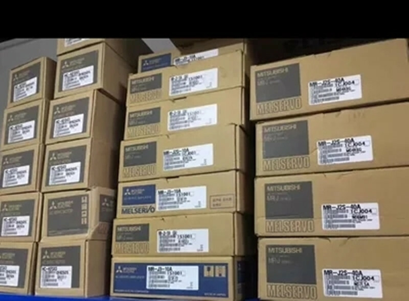 Servoazionamento Mitsubishi MR-J2S-20B1-PF090T017 - Nuovo, MRJ2S20B1PF090T017