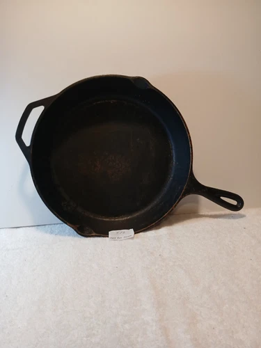 Lodge Cast Iron Deep Skillet, 10.25-inch.Vintage Made In USA .SKILLET Has Pour I