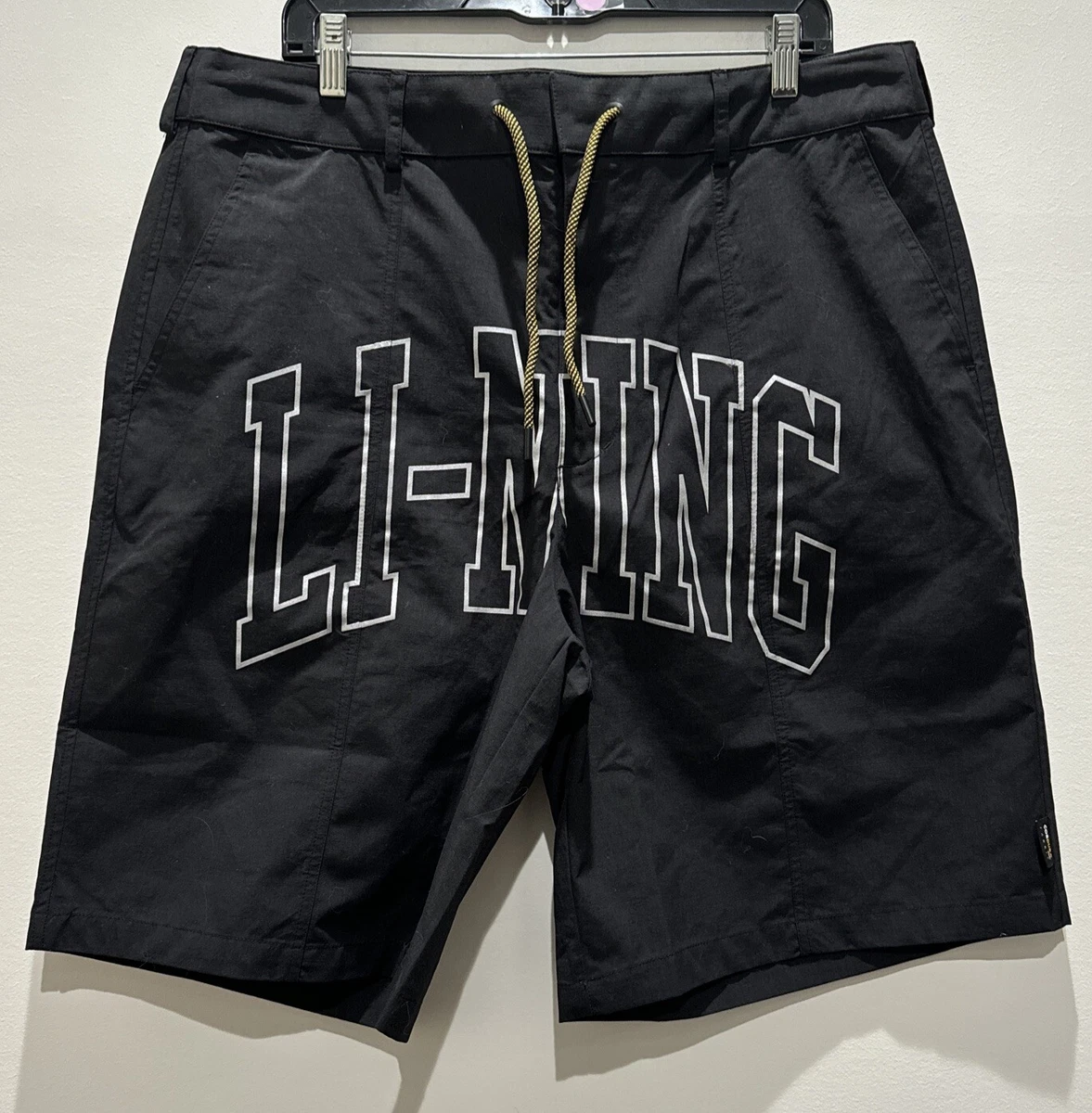 Preços baixos em Li-Ning Shorts de Tênis e Outros Esportes de