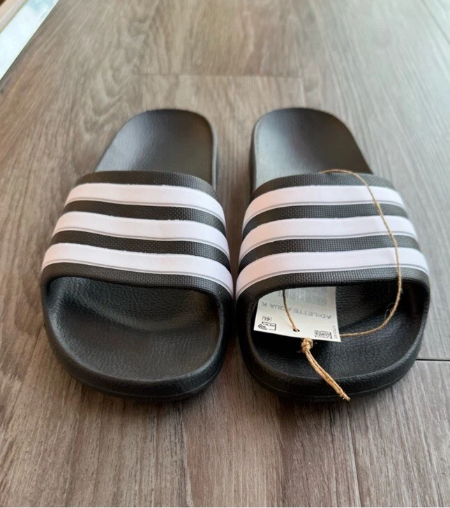 Sandali Adidas Adilette Aqua K Classic Slides giovani taglia 2 anni nero bianco F35556