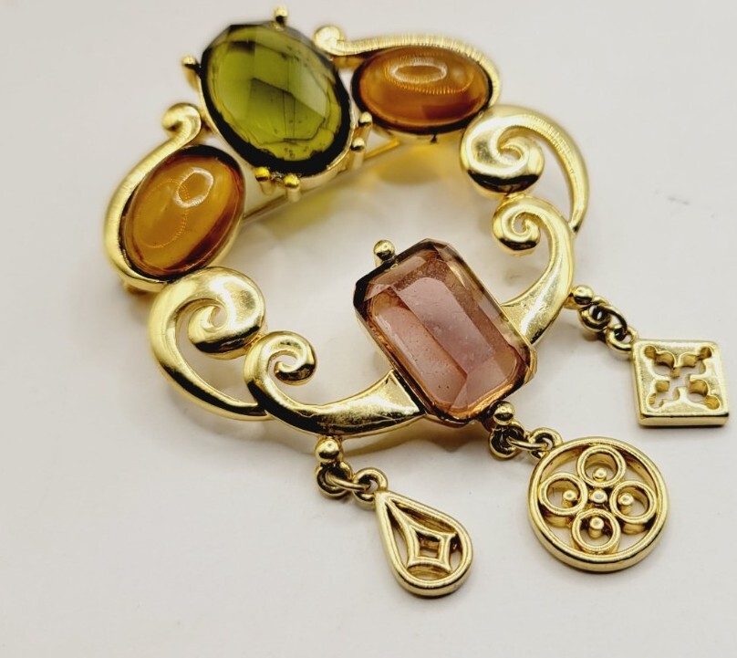 Charm Brooch Pin Jeweled Ornate Victorian Gold-Tone ELEGANT Vintage 
