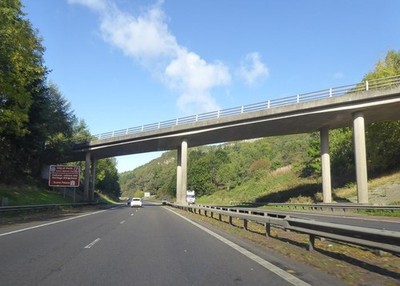 Foto 6x4 Straße nach Moncreiffe Haus überbrückt die M90 Bridge of Earn c2017
