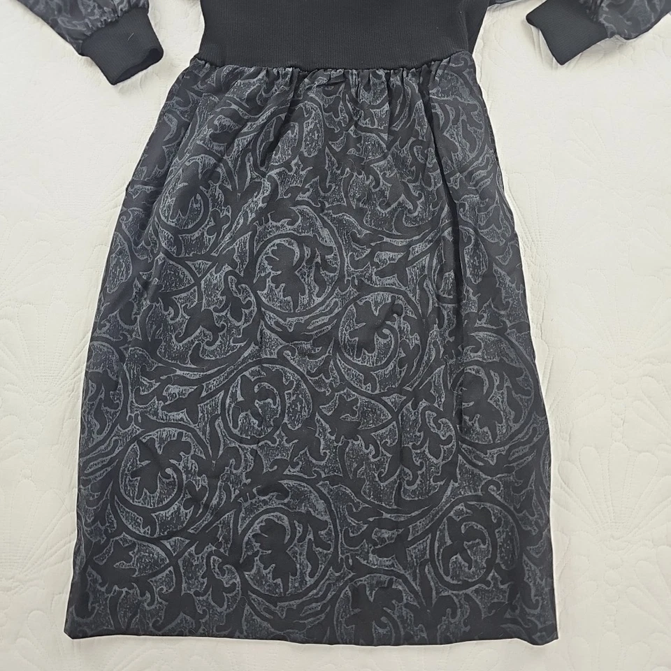 Antigo Vestido Yves Saint Laurent Anos 80 Decote Simulado Midi Ombreiras Tamanho M Preto - Imagem 2 de 4