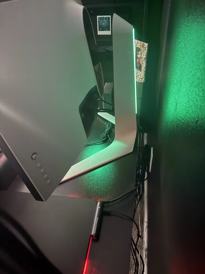 Alienware AW3418DW 34” Curved UltraWide QHD Gaming Monitor 120Hz G-Sync - Image 2 of 2