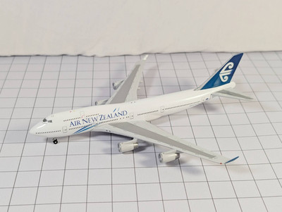 AIR NEW ZEALAND Boeing 747-400 Flugzeugmodell Maßstab 1:400 Gemini Jets LESEN