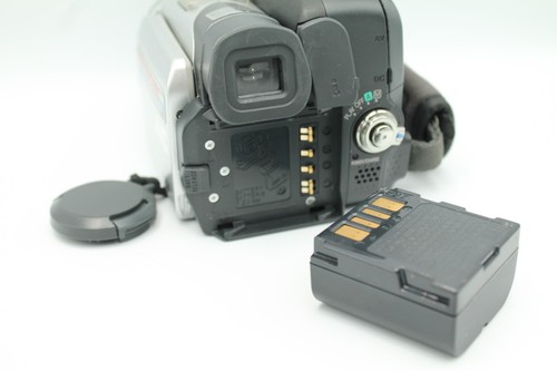 JVC GR-DF420 Digital Video Camera + AP-V14E Charger - Spares/Repairs - Picture 5 of 10