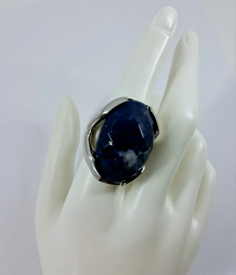 Anello in argento 925 rodiato con splendido lapislazzulo centrale sfaccettato - Immagine 4 di 4