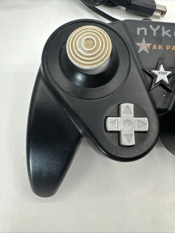 Black Nyko Star Pad Controller for Nintendo GameCube - Image 3 of 4