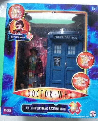Doctor Who 4th Doctor & Electronic Tardis Set Actionfigur Light & Sound FX Neu