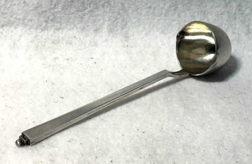 Cucharón de salsa de salsa de salsa de salsa Georg Jensen pirámide de plata esterlina de colección de 1930 de 5 1/8" de 2 caños Foto 2 de 4