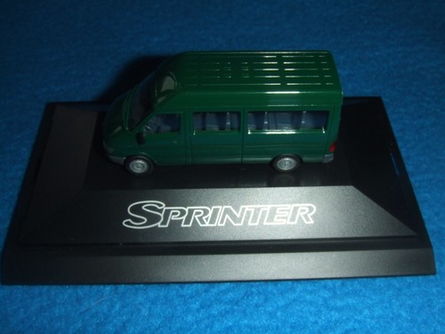 Mercedes Benz Sprinter Bus 9-Sitze Facelift I 2000-2002 Grün 1:87 Neu OVP Herpa - Picture 2 of 4