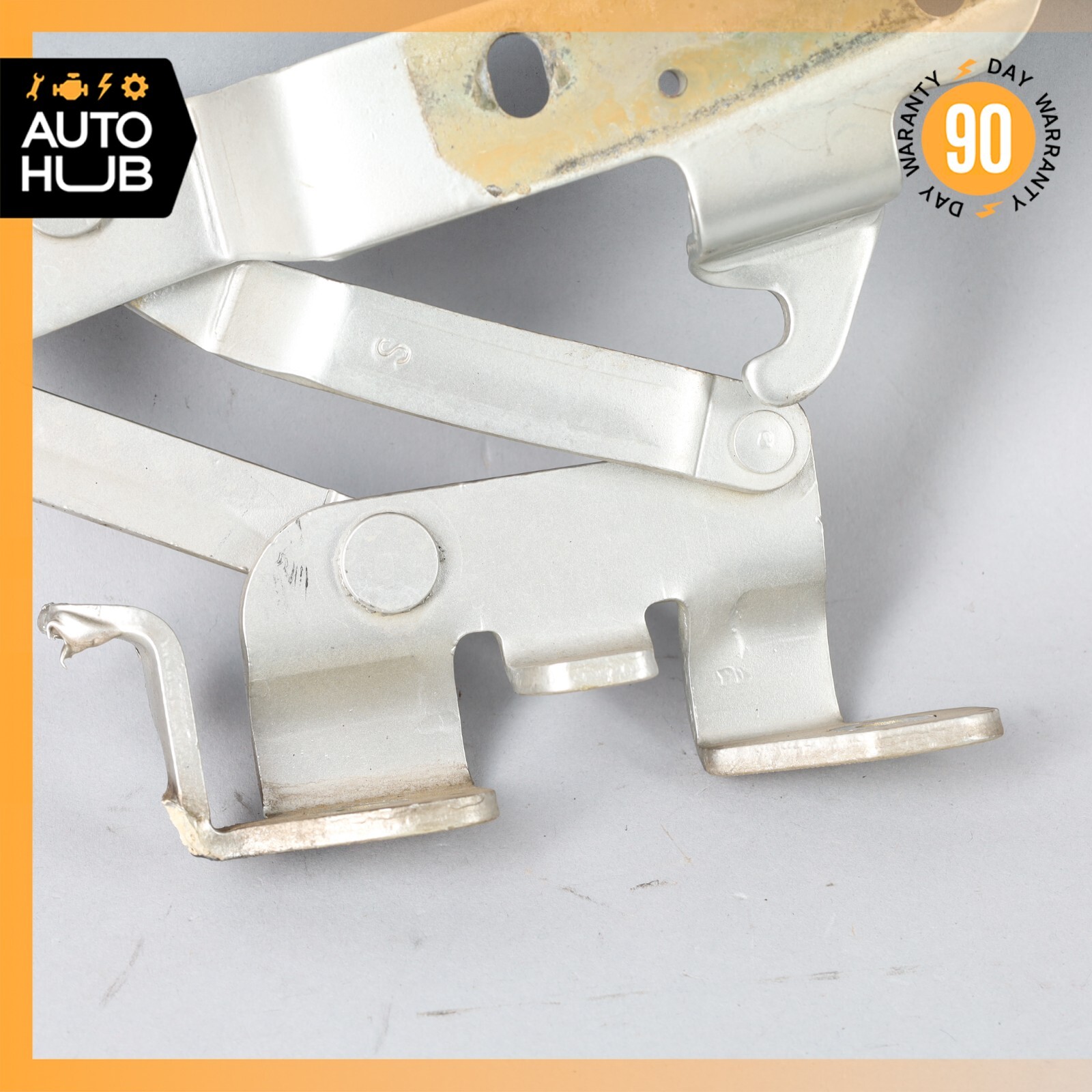 Maserati Quattroporte M139 GranCabrio Hood Hinge Bracket Left and Right Side Set