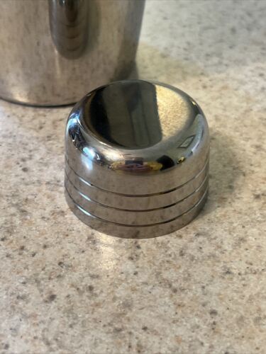 Stainless Cocktail Shaker And Jiggers - 第 3/9 張圖片