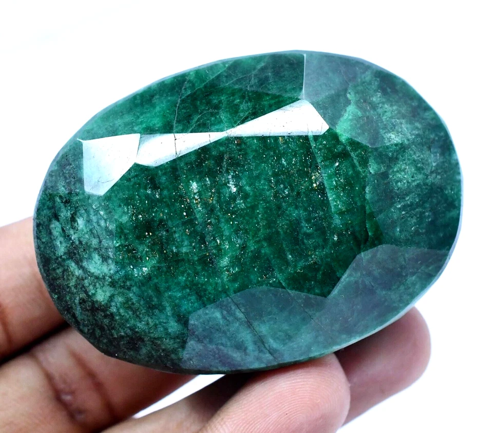 750.0 Ct Natural Huge Green Emerald Earth-Mined Certified Museum Use Gemstone - Image 3 of 4