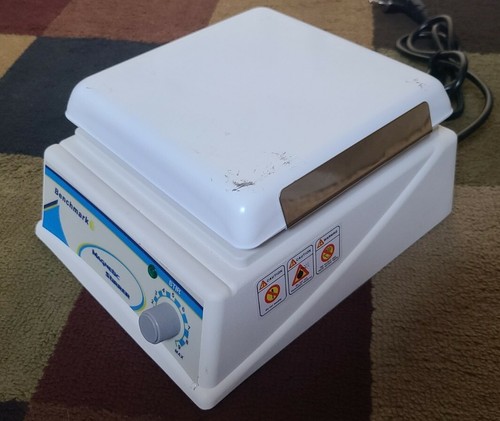 Benchmark Scientific H4000-S-E Magnetic Stirrer. USED - Picture 4 of 8