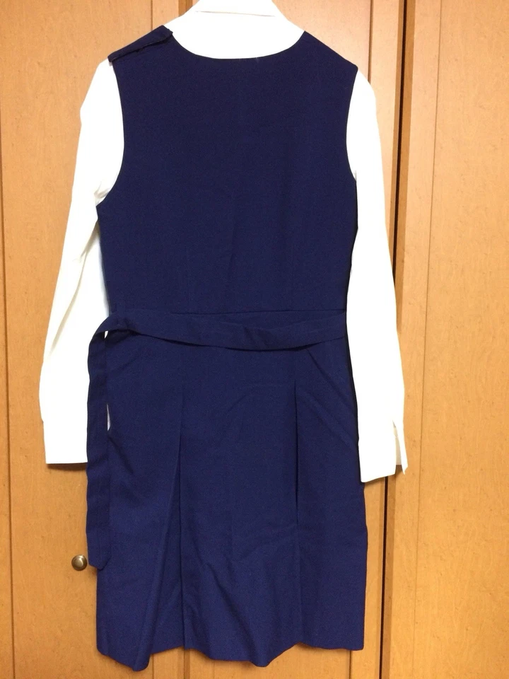 Configuración de uniforme escolar japonés real con cuaderno de estudiante Foto 4 de 4