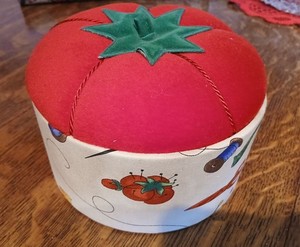 VINTAGE HANDMADE SEWING CASE SUPER CUTE