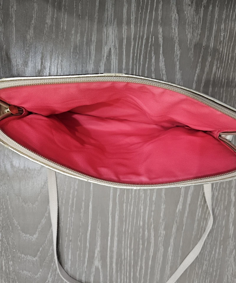 Funda Bandolera Coach Daisy Apliques Ipad/Tablet Beige-Caqui Foto 3 de 4