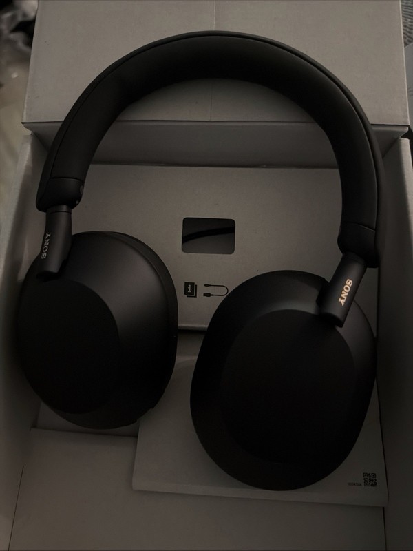Sony WH-1000XM5SA Bluetooth Wireless Over-Ear Headband Headphones Black
