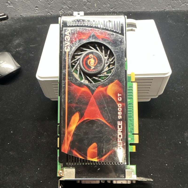 EVGA NVIDIA GeForce 9600 GT PCIe x16 SLI Ready DVI S-Video Fan Heatsink
