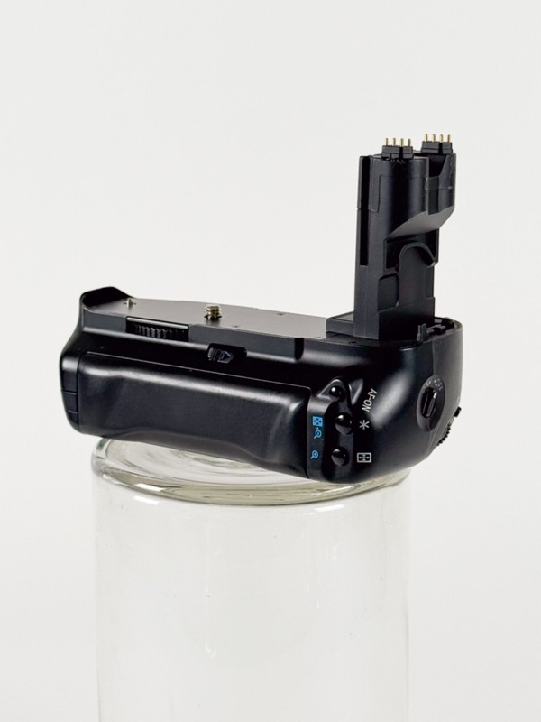 ZEIKOS Battery Grip for Canon EOS 7D Multi-power Battery Pack ZE-CBG7D
