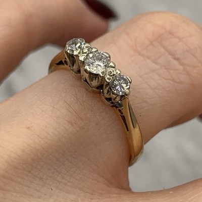Diamant 9 Karat Gold Ring Trilogie Illusion Set 375 Gelbgold - Größe L
