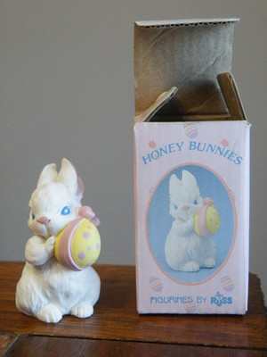 VINTAGE mini 2   EASTER Bunny Rabbit  w Egg FIGURINE Honey Bunnies RUSS in BOX