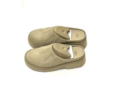 UGG New Heights Clogs Sunwaves in Women size 9