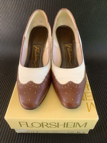 Zapatos de salón Florsheim vintage década de 1960 marrón/blanco de cuero talla 6,5 caja original - Imagen 1 de 7