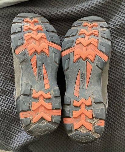 HI-TEC RIDGE LOW shoes for men, Used But Very Good US size 11 - 第 4/5 張圖片