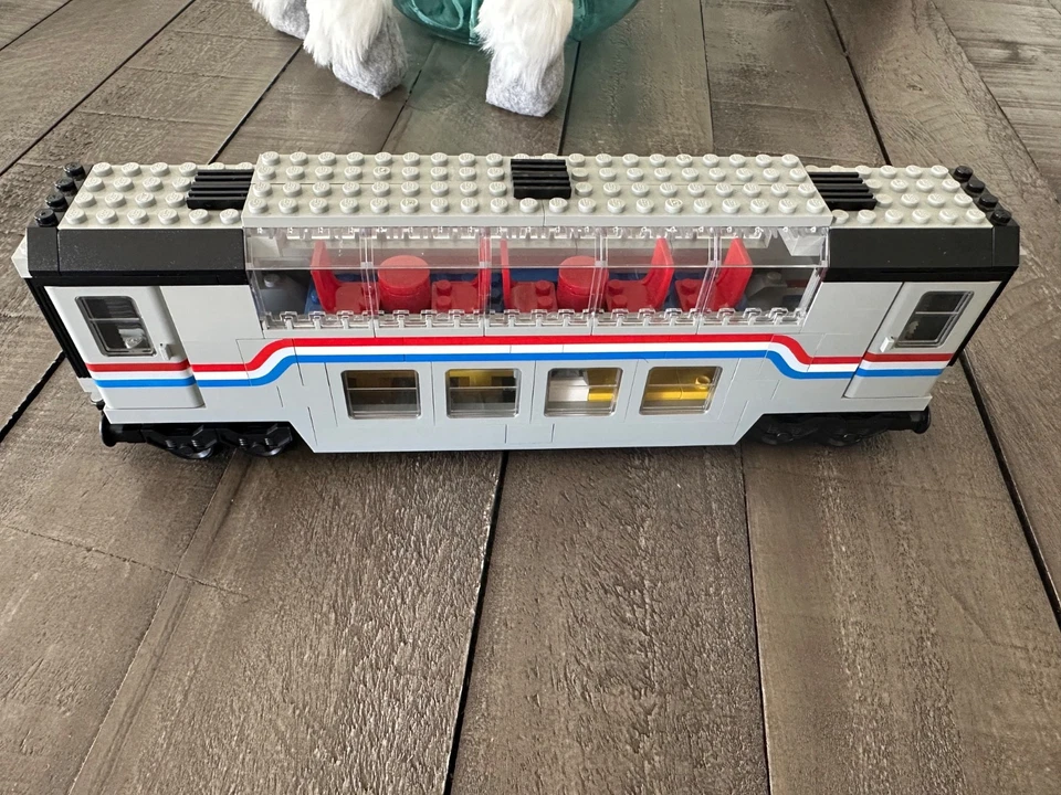 LEGO Trains: Railroad Club Car (10002) Metroliner Look. Foto 2 de 4