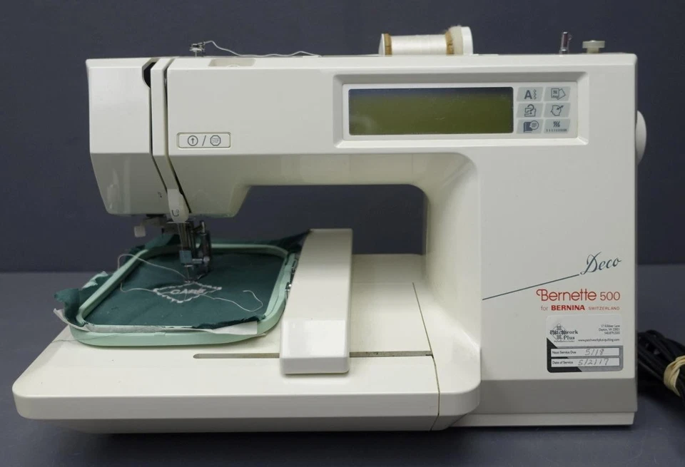 Máquina de bordar Bernina Bernette Deco 500 con accesorios probados/funcionando Foto 2 de 4