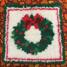 Vintage Wonder Art Latch Hook Wreath Christmas Wall Hanging or Pillow 15" Square