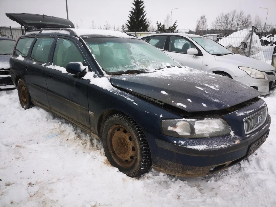 Placa de protección de freno delantera izquierda Volvo V70 2001 usada, original #1855571-59 Foto 4 de 4