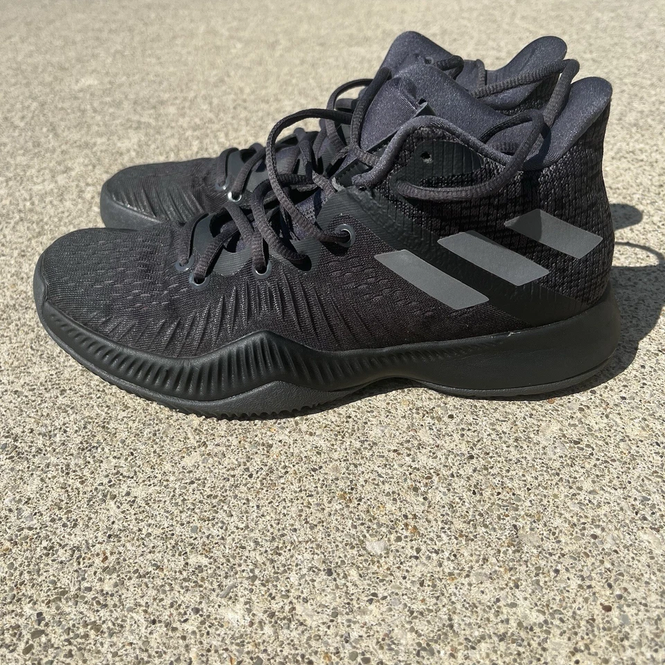 Tênis de basquete masculino Adidas Mad Bounce Utility preto e cinza tamanho 7.5 - Imagem 2 de 4