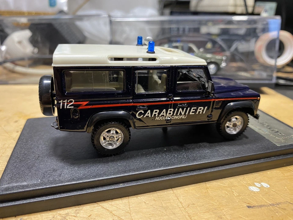 AUTOPARCO 1/43 LAND ROVER DEFNDER CARABINIERI 110 - Immagine 2 di 4