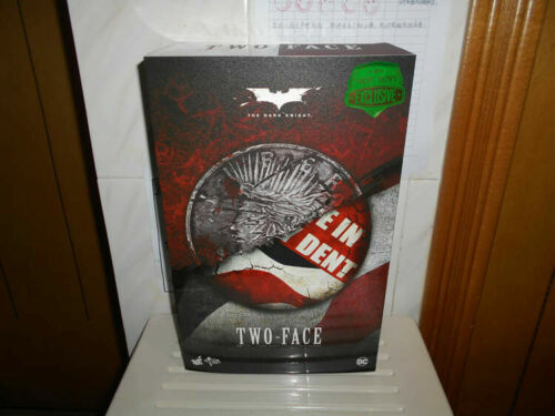 Hot Toys MMS546 The Dark Knight - Two Face Harvey Dent 1/6 Figure