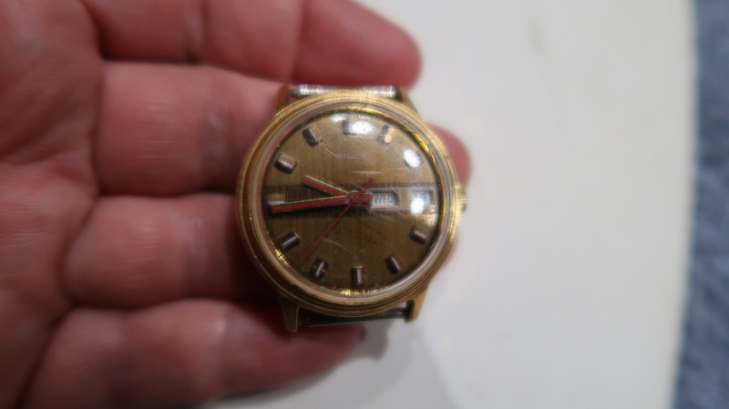TIMEX (VINTAGE) WRIST WATCH DATE AND TIME  (16860  02774)