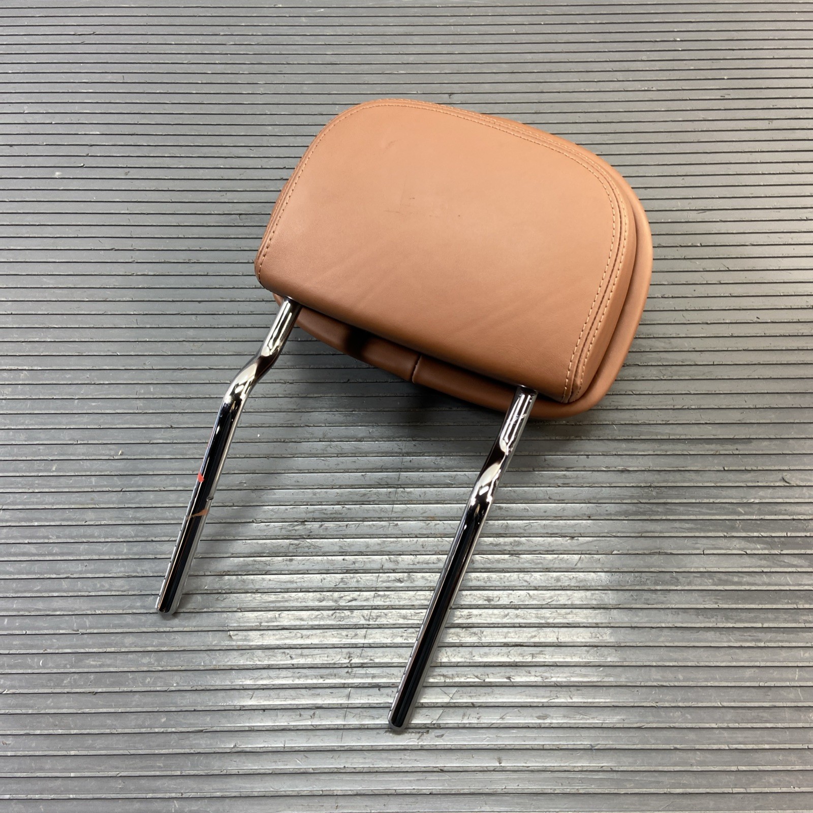 2014-2020 Maserati Levante M161 Front Left or Right Seat Headrest Tan OEM *NOTE*