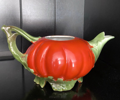 Porcelain Teapot Tomato Royal Bayreuth Tettau Bavaria 1902-1920 Vine Red Green