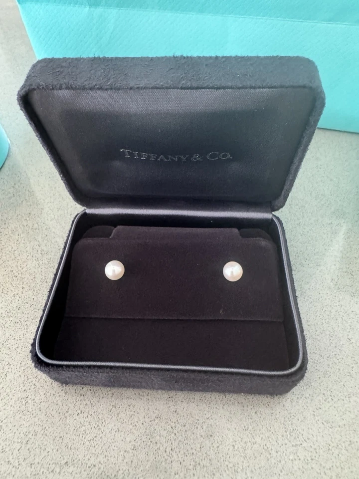 Tiffany & Co Signature Pearl Earrings 18ct White Gold 6-6.5mm + Perfume BNIB - image 2 of 4