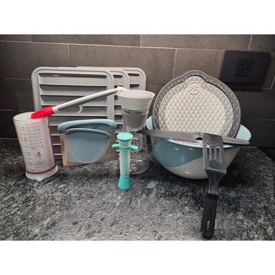 Pampered Chef Kitchen Tool Lot  14 Pieces Fruit Roll Racks Bowl Trivets Utensils