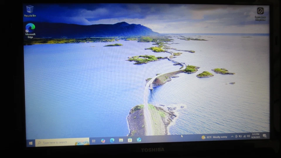 Toshiba Satellite L750D A6-3420M w/Radeon Graphics,12GB, 250GB Samsung EVO SSD - Image 2 of 4