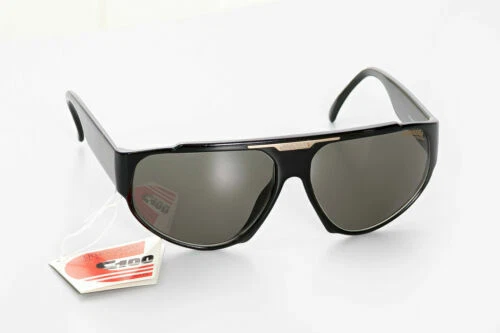 Occhiali da sole vintage Carrera e mantatura in plastica