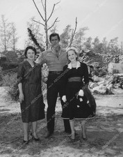 8b20-17250 candid Clint Walker and family 8b20-17250 8b20-17250